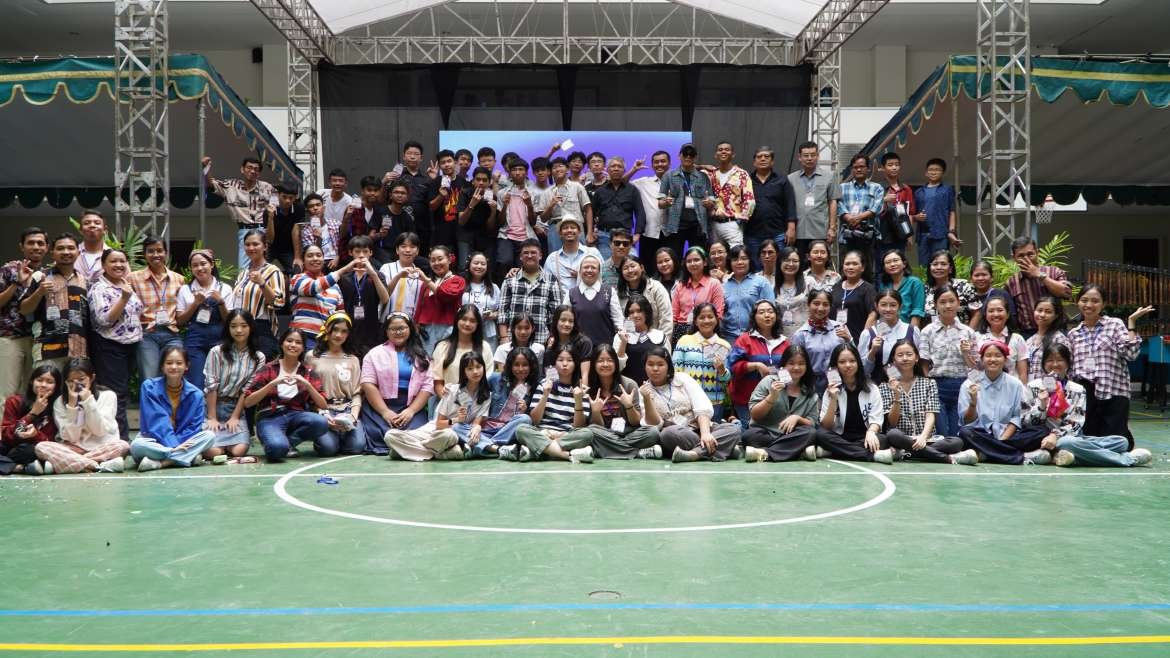 GITA CITA REMAJA MENGGEMA DI SMP KATOLIK SANTA CLARA