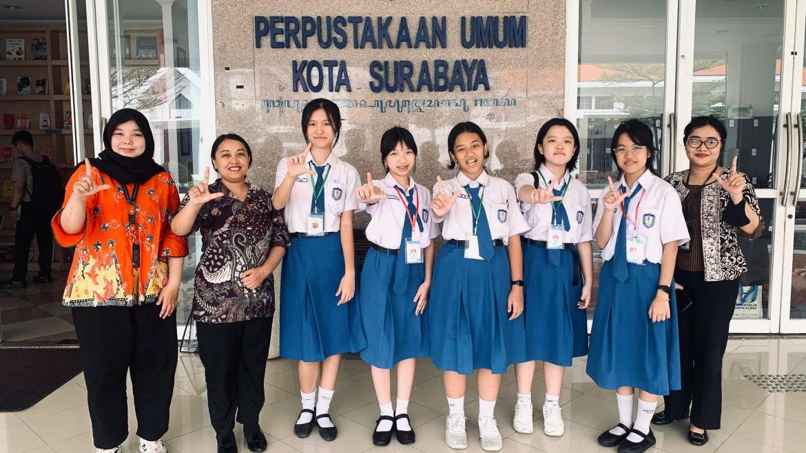 WISATA BUKU DAN KUNJUNGAN EDUKATIF PUSTAKAWAN JUNIOR