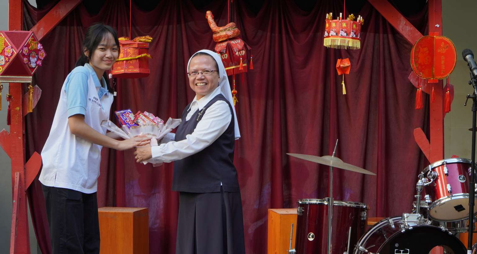 PERAYAAN TAHUN BARU IMLEK DAN HARI KASIH SAYANG PENUH WARNA DAN MAKNA