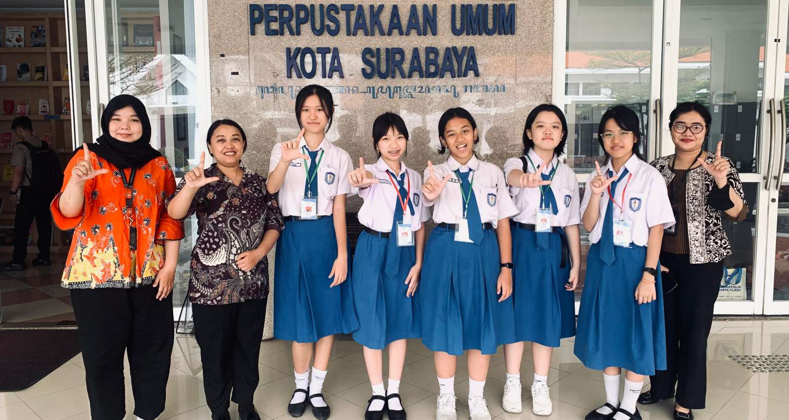 WISATA BUKU DAN KUNJUNGAN EDUKATIF PUSTAKAWAN JUNIOR