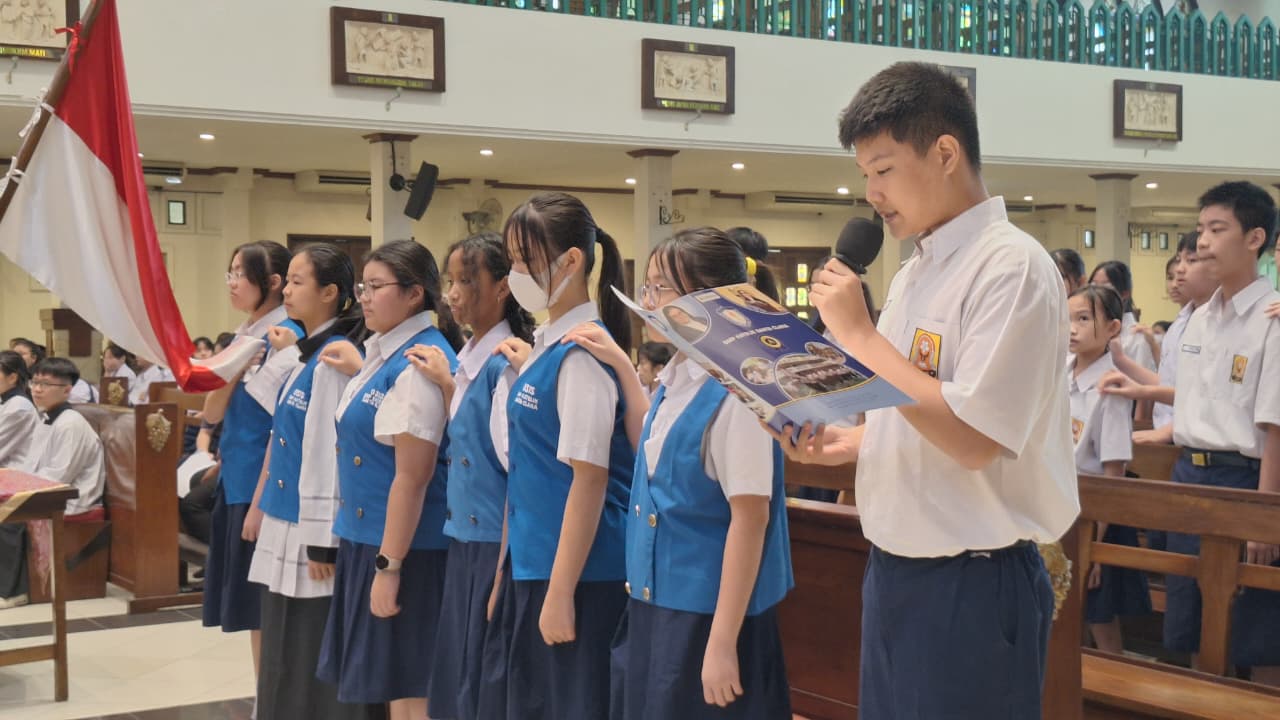 Lembaran Baru, Harapan Baru: Misa Pesta Kelahiran Santa Perawan Maria dan Pelantikan OSIS Periode 2025/2026