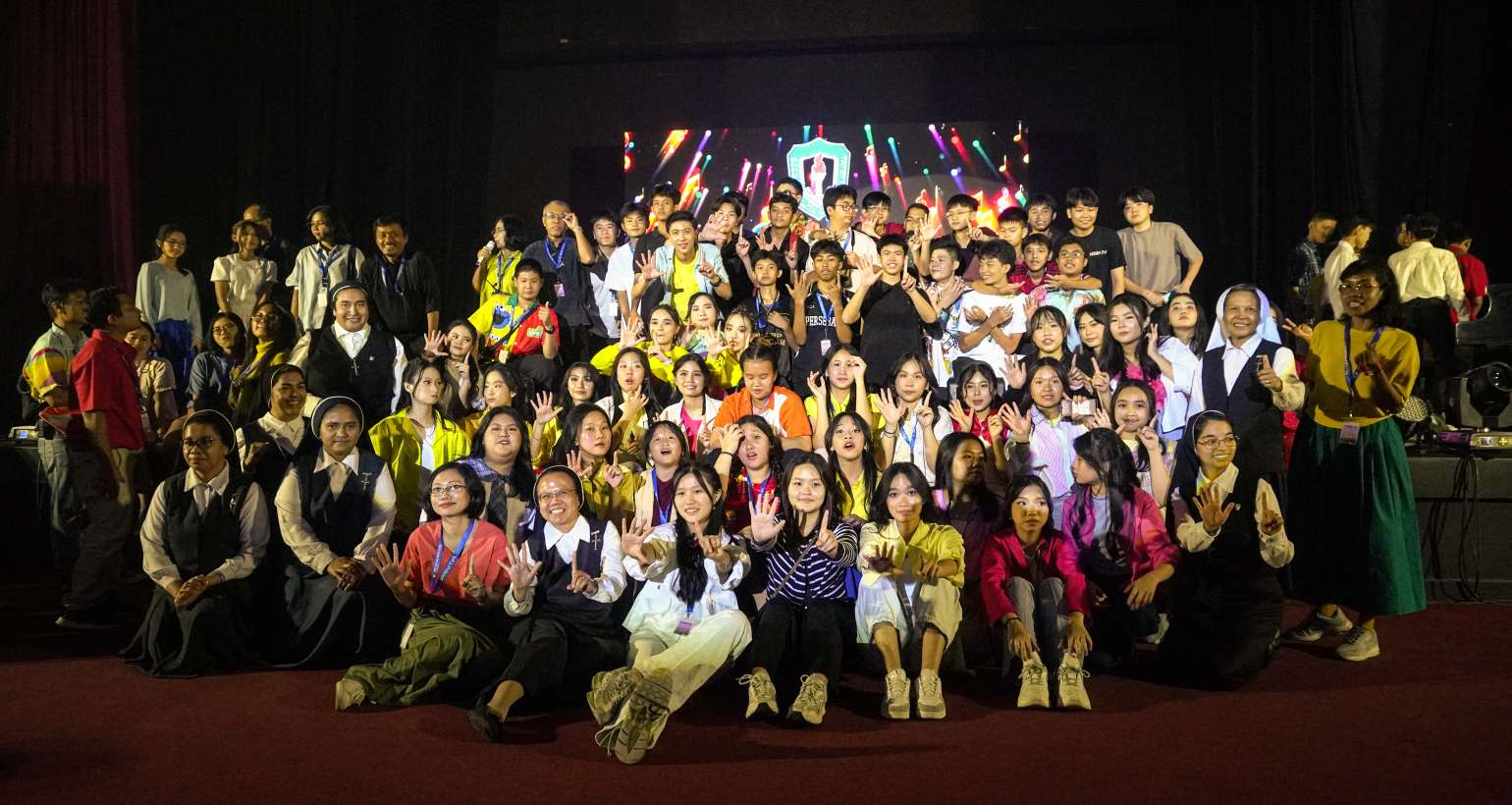 Cahaya Generasi Muda Penuh Warna: Gemerlap Kreativitas Tanpa Batas