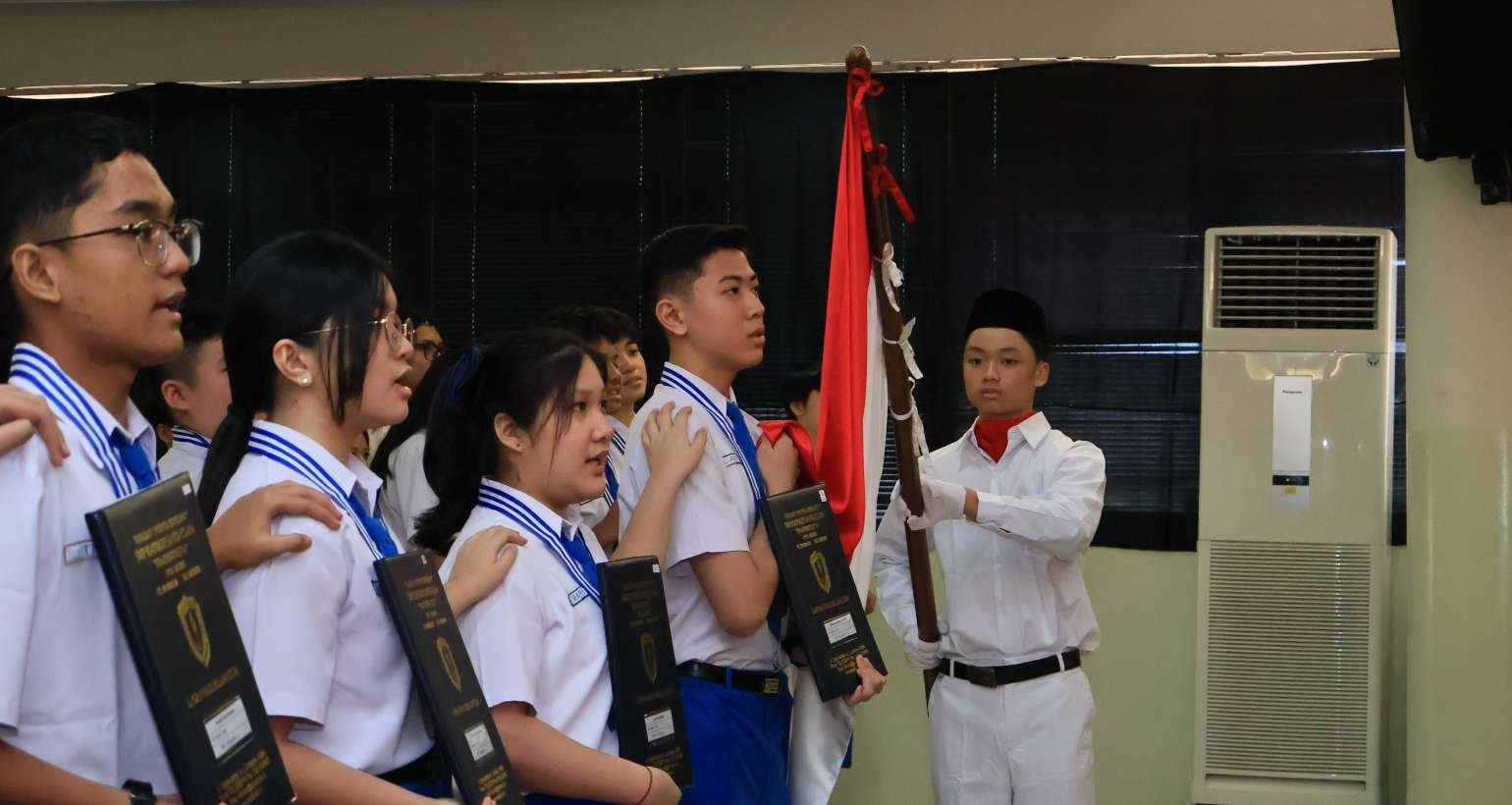 Mengantar Langkah dengan Rasa Syukur: Sukses dan Tertibnya Upacara Penyerahan Ijazah Angkatan ke-51